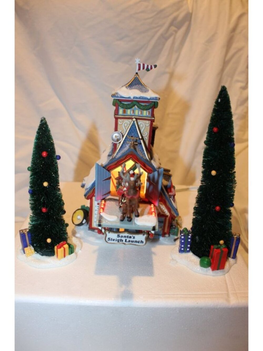 Dept 56 North Pole - Santa's Sleight Launch Gift Set - Picture 3 of 11